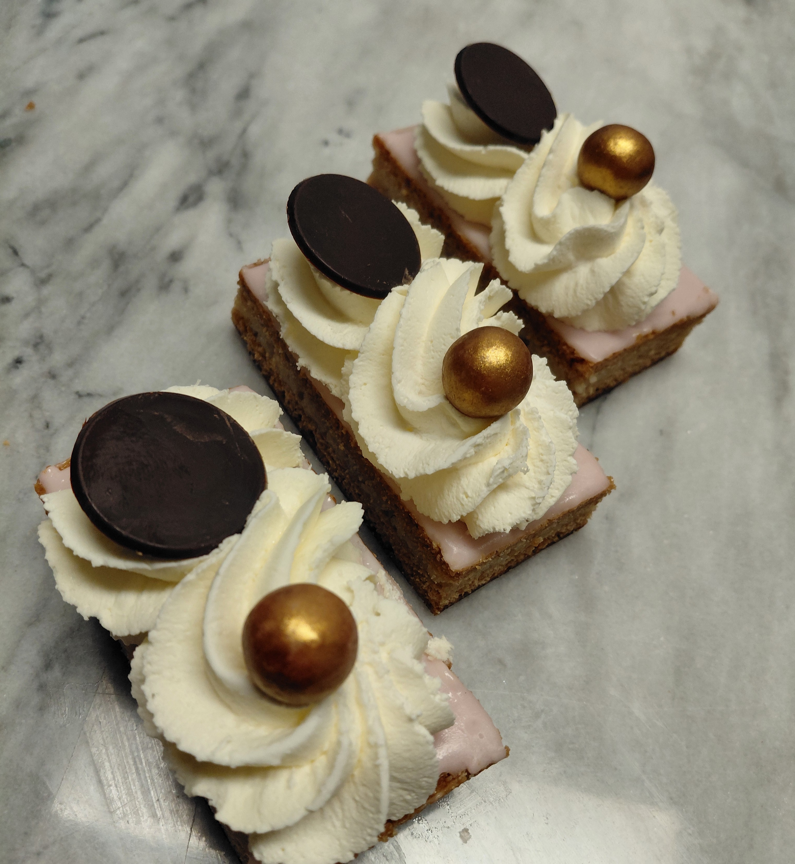 Oranjekoek slagroom